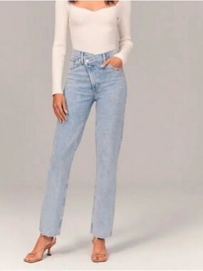 Abercrombie & Fitch Ultra High-Rise 90s Straight Jeans